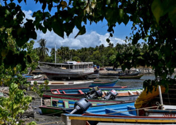 General view of a port of the town of Guiria, Sucre State, Venezuela, on March 13, 2020. - Criminal groups that take victims of human trafficking in precarious boats -which often wreck- from Guiria, in Sucre state, Venezuela, to Trinidad and Tobago, were denounced by opposition deputy Robert Alcala. (Photo by Federico PARRA / AFP)