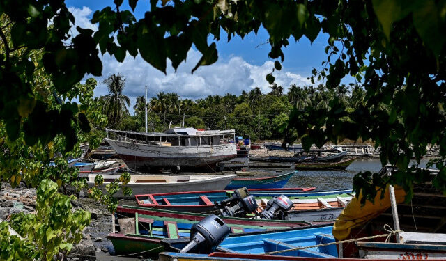 General view of a port of the town of Guiria, Sucre State, Venezuela, on March 13, 2020. - Criminal groups that take victims of human trafficking in precarious boats -which often wreck- from Guiria, in Sucre state, Venezuela, to Trinidad and Tobago, were denounced by opposition deputy Robert Alcala. (Photo by Federico PARRA / AFP)