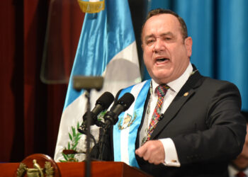 Guatemalan new President Alejandro Giammattei delivers a speech during his inauguration ceremony  at the National Theater, in Guatemala City, on January 14, 2020. - The doctor right-wing Alejandro Giamattei assumes as president of Guatemala in replacement of the unpopular Jimmy Morales, with the promise of attacking corruption and contain the high levels of poverty. (Photo by Johan ORDONEZ / AFP)