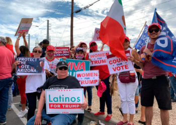 Supporters of President Trump hold up banners and flags during a protest in Phoenix, Arizona, USA, 06 November 2020. Hundreds of supporters of the president of the United States, Donald Trump, gathered this Friday in Phoenix, Arizona, one of the key states where the counting still continues, to protest what they consider a 'corrupt' process that has favored the Democratic presidential candidate, Joe Biden. EFE / Alex Segura