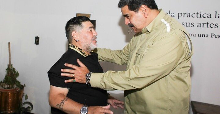 Diego Maradona (+) y Nicolás Maduro. Foto agencias.