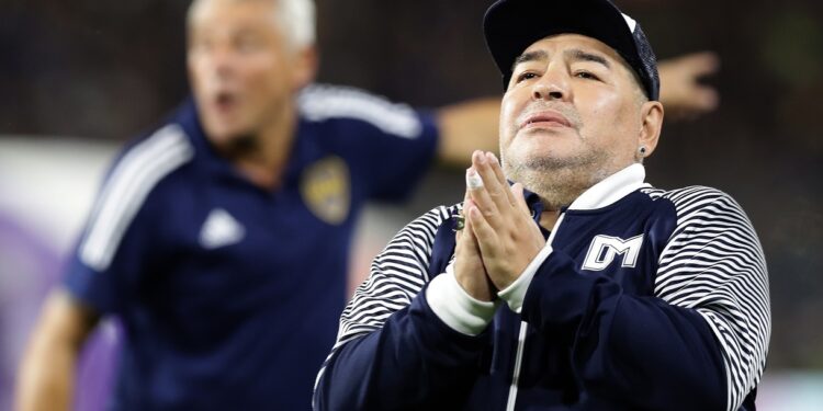 (FILES) In this file photo taken on March 07, 2020 Argentine former football star Diego Maradona acknowledges spectators during an homage before the start of the Argentina First Division 2020 Superliga Tournament football match Boca Juniors vs Gimnasia La Plata, at La Bombonera stadium, in Buenos Aires. - Argentine football great Diego Maradona was admitted to hospital on November 2, 2020 for medical checks, his personal doctor announced. (Photo by ALEJANDRO PAGNI / AFP)