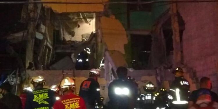 Dos muertos por explosión de gas en domicilio del centro de Ciudad de México. Foto El Siglo.