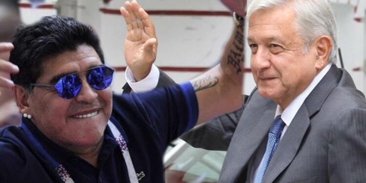 El presidente mexicano, Andrés Manuel López Obrador y Diego Maradona (+). Foto Quito Poder.