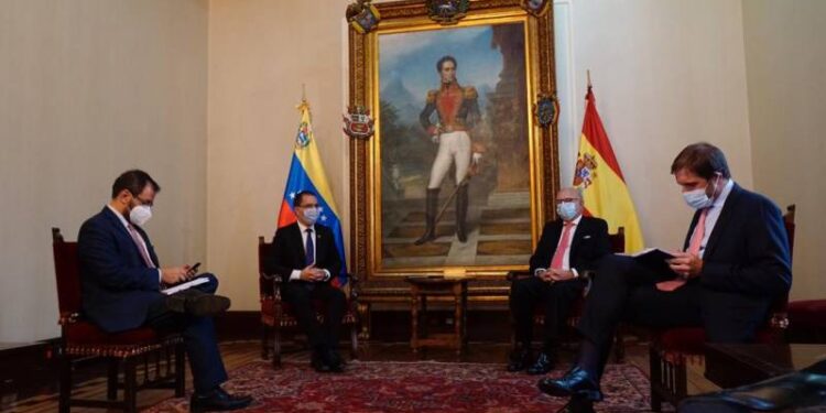 Jorge Arreaza recibió a delegaciones de Belarus e Indonesia. Foto Cancillería de Venezuela.