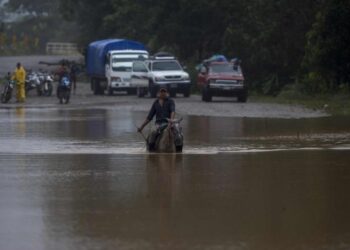 Retorno evacuados Nicaragua. Huracán Eta. Foto EFE.