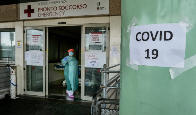 A medical worker stands at the main emergency access, which also admits people with COVID-19 at the Policlinico di Tor Vergata hospital in Rome on November 12, 2020. - The Italian government imposed tighter restrictions on another five regions on November 10 as it tries to stem escalating new cases of coronavirus, while still resisting a nationwide lockdown. (Photo by ANDREAS SOLARO / AFP)