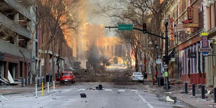 handout photo made available by the Nashville Police Department shows damage from an explosion that officials believe was an intentional act in Nashville, Tennessee, USA, 25 December 2020. According to reports authorities were alerted to a suspicious vehicle which soon exploded injuring three people and damaging buildings and vehicles nearby. Local police have closed access to the downtown area and are being assisted by agents from the Federal Bureau of Investigation and the Bureau of Alcohol, Tobacco, Firearms and Explosives. (Incendio, Estados Unidos) EFE/EPA/NASHVILLE POLICE DEPARTMENT / HANDOUT HANDOUT EDITORIAL USE ONLY/NO SALES