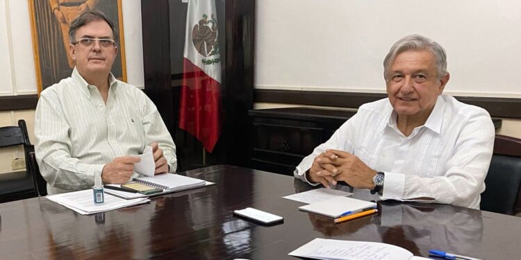 López Obrador y el canciller Marcelo Ebrard hablaron por teléfono con el presidente electo Joe Biden desde la ciudad de Valladolid (Yucatán).PRESIDENCIA DE MÉXICO / EFE