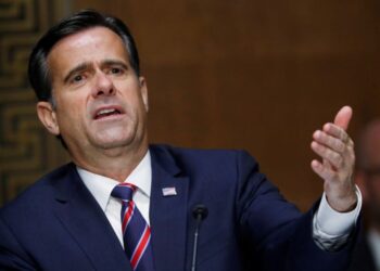 FOTO DE ARCHIVO: John Ratcliffe, congresista republicano por Texas, testifica ante una audiencia del Comité de Inteligencia del Senado en el Capitolio en Washington. Andrew Harnik/Pool via REUTERS/File Photo