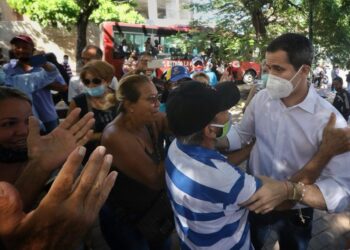 Pdte. (e) Juan Guaidó Consulta Popular, Caraballeda, Vargas. Foto Vero Ravelo.