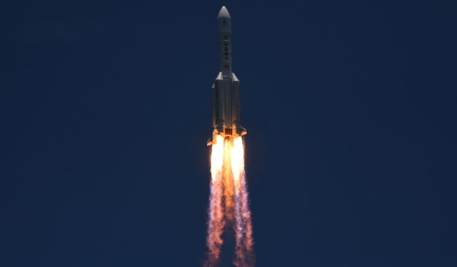 A Long March-5 rocket, carrying an orbiter, lander and rover as part of the Tianwen-1 mission to Mars, lifts off from the Wenchang Space Launch Centre in southern China's Hainan Province on July 23, 2020. (Photo by Noel CELIS / AFP)