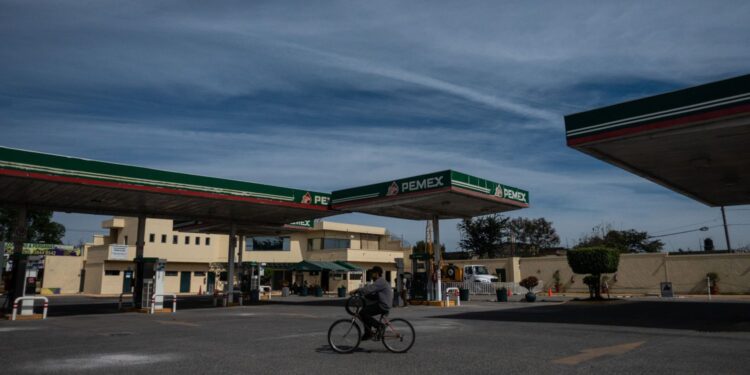 A person rides a bicycle in front of a Petroleos Mexicanos (Pemex) gas station closed amid a fuel shortage in Zapopan, Jalisco state, Mexico, on Monday, Jan. 7, 2018. Mexico's new government has sought to assure worried consumers that its fuel theft plan is working while cars waited hours to fuel up over the weekend and gasoline tankers swarmed congested ports. Photographer: Cesar Rodriguez/Bloomberg