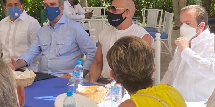 Vin Diesel se reunió este jueves con el presidente dominicano, Luis Abinader,. Foto agencias.