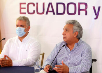 QUI01. MATAJE (ECUADOR), 10/09/2021.- Fotografía cedida por la Presidencia de Ecuador que muestra al presidente de Colombia, Iván Duque (i), y a su homólogo ecuatoriano, Lenin Moreno (d), mientras participan en un encuentro binacional hoy, en Mataje (Ecuador). EFE/ Cortesía Presidencia de Ecuador/SOLO USO EDITORIAL/NO VENTAS