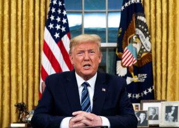 Imagen de Archivo del presidente de los Estados Unidos, Donald Trump, en el Despacho Oval en Washington, DC, EE. UU. EFE /Doug Mills /Archivo