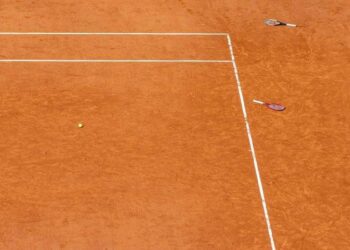 Cancha de tenis. Foto de archivo.