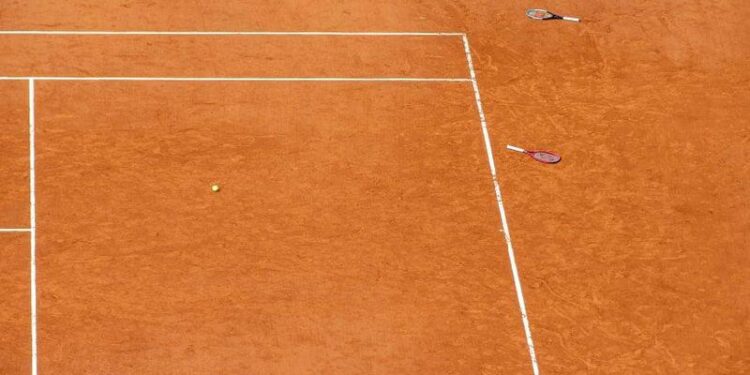 Cancha de tenis. Foto de archivo.