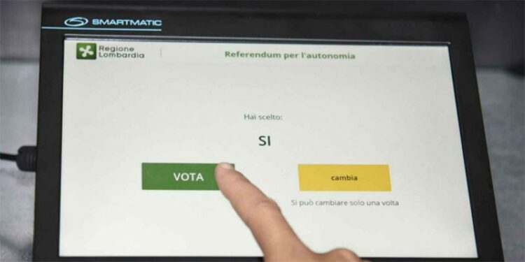 Ecuador probará por primera vez el voto telemático en el oeste de EEUU. Foto de archivo.