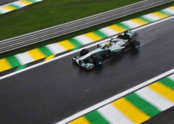 German Formula One driver Nico Rosberg power his Mercedez during the second free practices at the Interlagos racetrack in Sao Paulo, Brazil on November 22, 2013, ahead of the Brazilian GP on Sunday. AFP PHOTO / Nelson ALMEIDA