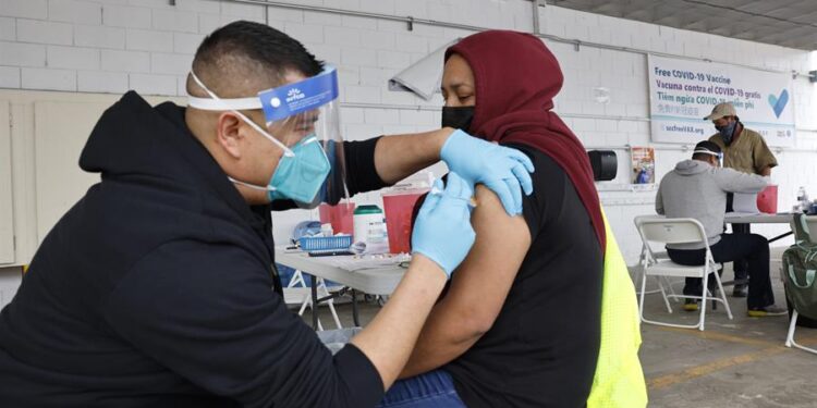 EEUU jornada de vacunación, coronavirus. Foto EFE.