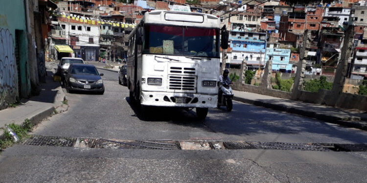 En mal estado se encuentra la vía principal de El Junquito / Fotos Dick Torres