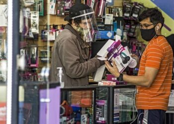 01/09/2020 Imagen de archivo de varias personas en un comercio de Buenos Aires. ECONOMIA SUDAMÉRICA ARGENTINA LATINOAMÉRICA INTERNACIONAL ROBERTO ALMEIDA AVELEDO / ZUMA PRESS / CONTACTOPHO