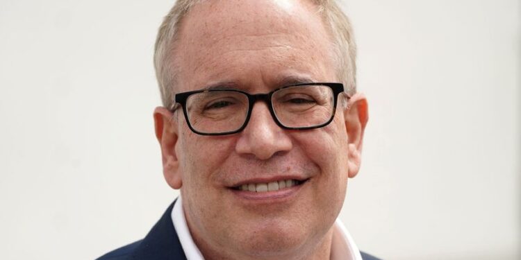 New York City Mayoral candidate Scott Stringer tours a Seventh Day Adventist community center in the Queens borough of New York City, New York, U.S., April 21, 2021. REUTERS/Carlo Allegri