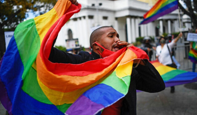 (FILES) In this file photo taken on February 11, 2021 a member of the Venezuelan LGBTI (lesbian, gay, bi-sexual, transsexual and intersex) community takes part in a demonstration demanding marriage equality, in front of the National Assembly building in Caracas. - LGBTI organizations in Venezuela, which is behind in the line of Latin American countries in terms of rights of the LGBTI community, are pushing for the new Parliament to discuss an equal marriage law in 2021. (Photo by Federico PARRA / AFP)