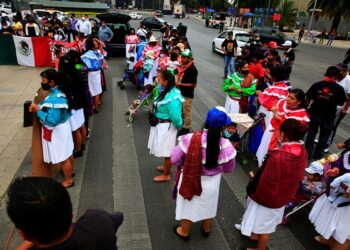 Padres de los 43 de Ayotzinapa anuncian búsqueda entre el 19 y el 23 de mayo. Foto EFE,