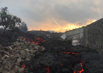 Smoldering ashes are seen early morning in Goma in the East of the Democratic Republic of Congo on May 23, 2021 following the eruption of Mount Nyiragongo. - Thousands have fled a volcanic eruption in the Democratic Republic of Congo with lava from Mount Nyiragongo reaching Goma city early Sunday. Even before the official announcement, people had started filling the streets and carrying what they could as they headed out of the city, where the last major eruption killed 100 people. (Photo by Moses Sawasawa / AFP)