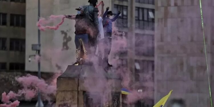 Estatua de Simón Bolívar en el centro de Bogotá. Foto RCN Radio.