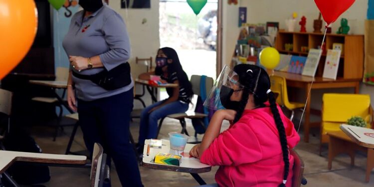 Puerto Rico, coronavirus. clases presenciales. Foto EFE.