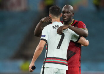 Belgium's forward Romelu Lukaku (R) embraces Portugal's forward Cristiano Ronaldo at the end of the UEFA EURO 2020 round of 16 football match between Belgium and Portugal at La Cartuja Stadium in Seville on June 27, 2021. (Photo by THANASSIS STAVRAKIS / POOL / AFP)