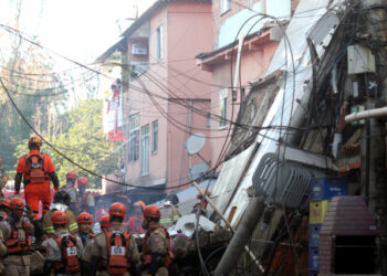 Firefighters search for victims between the debris of a collapsed building in Rio das Pedras slum, Rio de Janeiro, Brazil, June 3, 2021. REUTERS/Ricardo Moraes