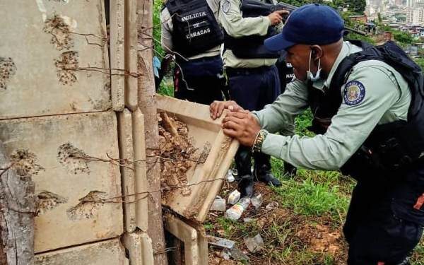 Garita Cementerio General el Sur. bandas de la Cota 905. Foto @policiadeccs