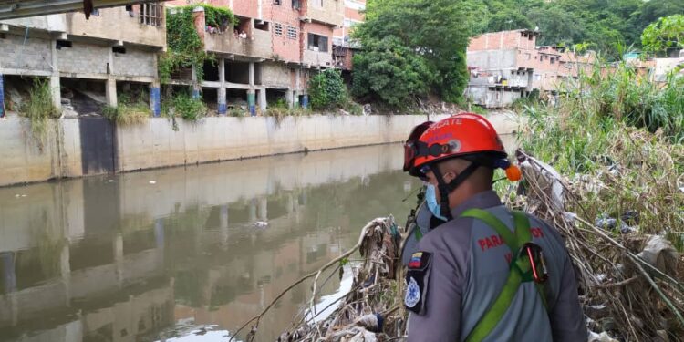 Río Guaire. Foto @RCamachoVzla