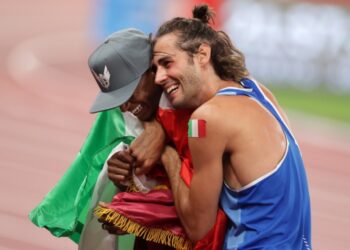 Tamberi Bandera y Mutaz Essa Barshim. Foto Twitter