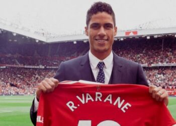 El Manchester United confirma el fichaje de Raphael Varane. Foto agencias.