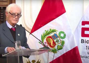 El nuevo canciller de Perú, Héctor Béjar. Foto agencias.