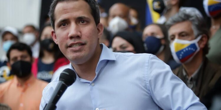 Pdte. (E) Juan Guaidó, Asamblea de ciudadanos. Foto Leo Álvarez.