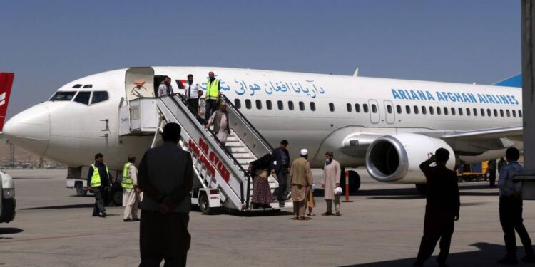EEUU suspende temporalmente los vuelos con afganos tras casos de sarampión. Foto agencias.