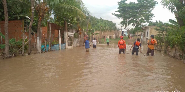 El río Neverí Anzoátegui Barcelona. Foto Twitter.