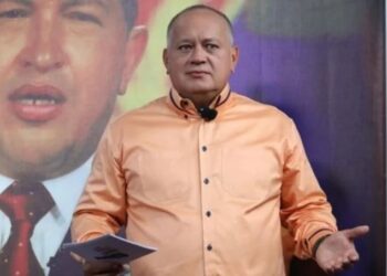 Diosdado Cabello. Foto Con el mazo.