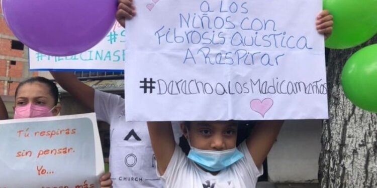 Familiares y niños con diagnóstico de fibrosis quística. Foto alvaroalgarra