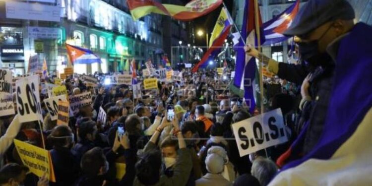 Cubanos, Puerta del Sol Madrid. Foto EFE.