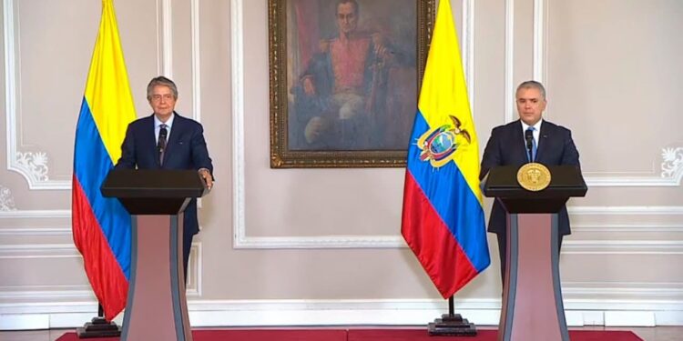 El presidente de Ecuador Guillermo Lasso y su homólogo Iván Duque. Foto @ecuavisa