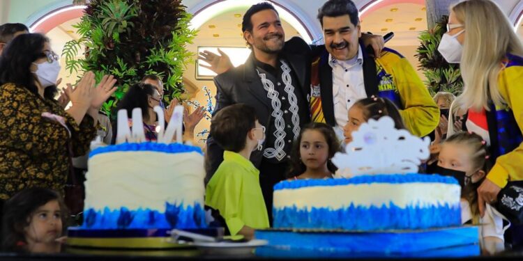 Nicolás Maduro y Pablo Montero. Cumpleaños 59. Foto @NicolasMaduro.