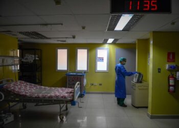 A staff member of Doctors Without Borders chechs the rehabilitation room of the Perez de Leon Hospital at the Petare neighbourhood, in eastern Caracas on June 23, 2020, amid the new coronavirus pandemic. - In Petare, the largest slum in Venezuela, more than 100 professionals of Doctors Without Borders face the COVID-19 pandemic getting around the crisis in the country's public healthcare sector. (Photo by Federico PARRA / AFP)