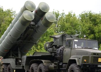 Imagen referencia: Sistema de misiles antiaéreos S-300 (Foto Sputnik)